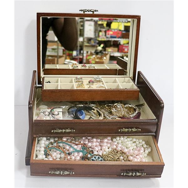 ESTATE JEWELLERY BOX