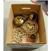 Image 1 : BOX LOT OF BRASS TYPE ITEMS