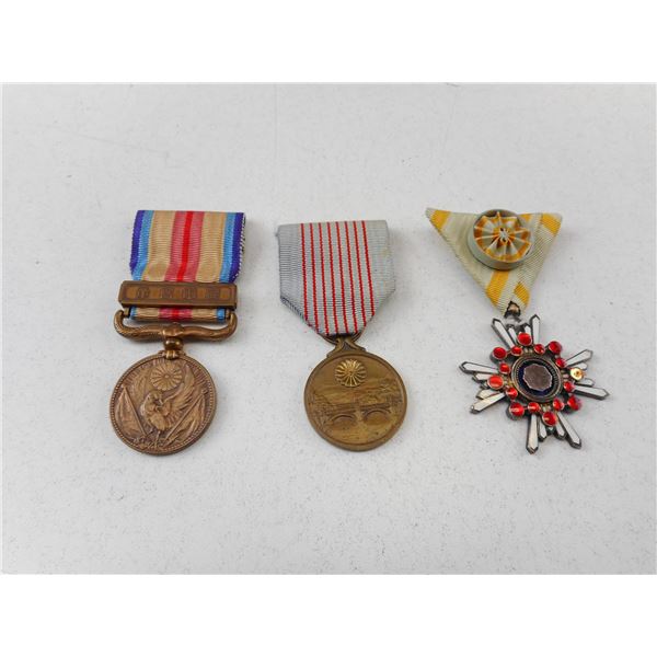 JAPANESE WWII ETC MEDALS LOT