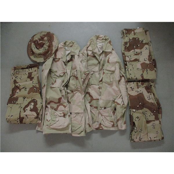 U.S. DESERT CAMO CLOTHING LOT