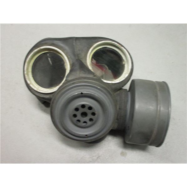 WWII CANADIAN GAS MASK