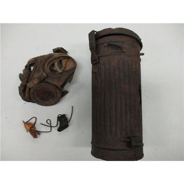 WWII GERMAN GASMASK + CAN