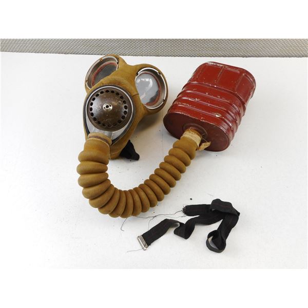 WWII CANADIAN GAS MASK