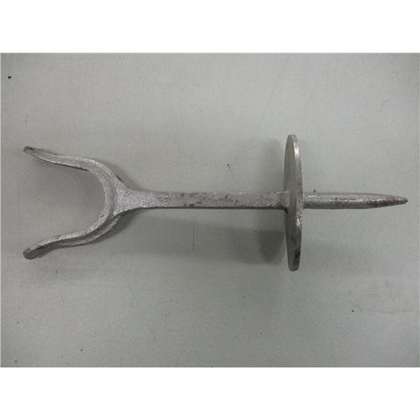 METAL CANADIAN GUN REST