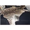 Image 4 : ZEBRA SKIN RUG