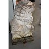 Image 6 : WHITE MARBLE FUU DOGS ON BASE (37" H) (2 PCS)