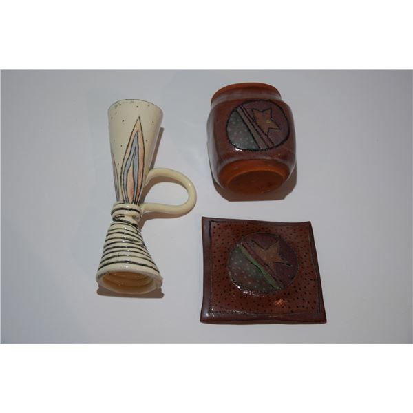 KENDALL PORCELAIN MUG; SIGNED (5 5/8" H) & CERAMIC VASE W/SAUCER (3 1/2" H) (2 PCS)