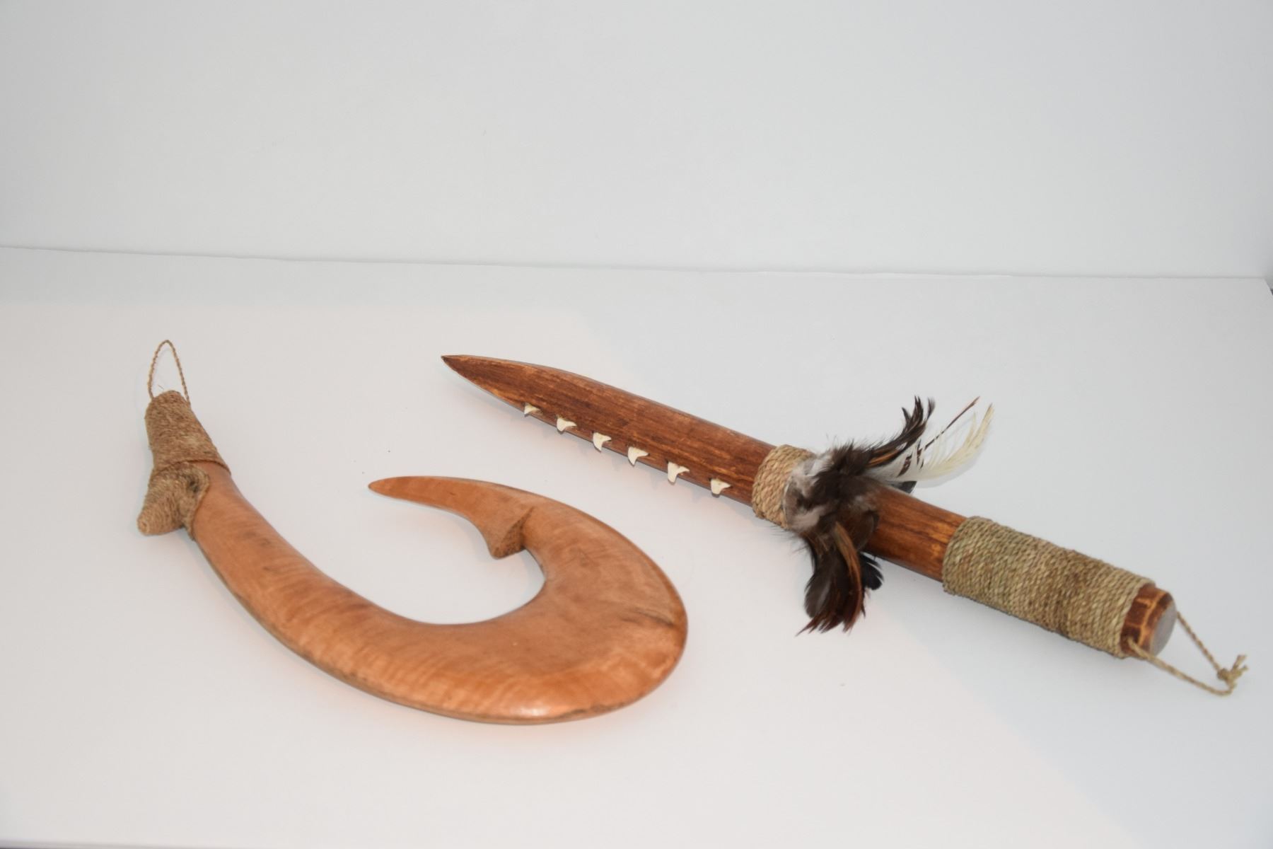 WOOD FISH HOOK & SHARK TOOTH WEAPON (2 PCS)