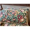 Image 8 : Tropical Floral Print Bed Coverlet for King-Size Mattress, Includes Pillows