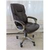 Image 2 : Global Furniture Black Rolling Executive Office Arm Chair