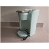 Image 2 : Keurig Coffee Maker, Sabatier Knife Set in Wood Block & KitchenSmith Toaster