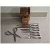 Image 8 : Keurig Coffee Maker, Sabatier Knife Set in Wood Block & KitchenSmith Toaster