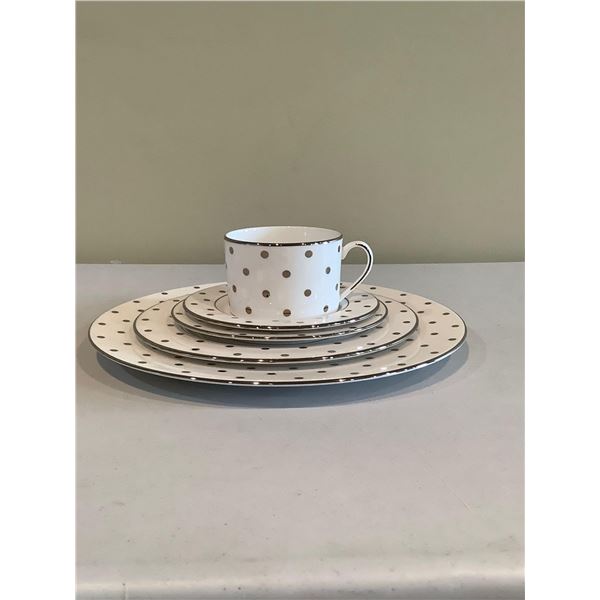 4 Plates And Mug Set