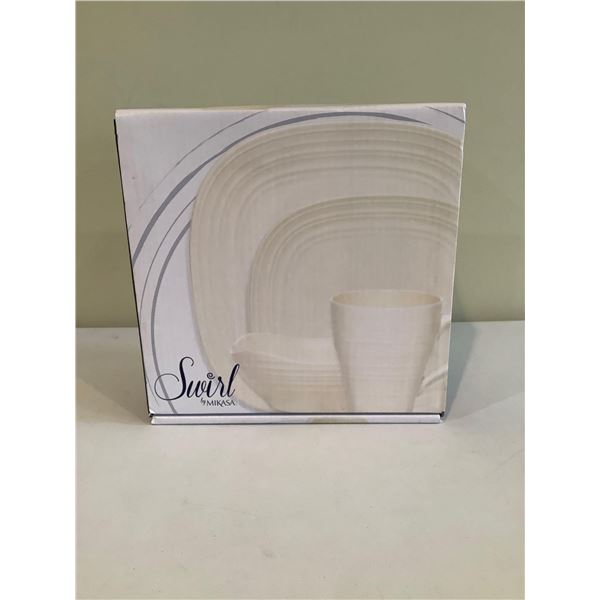 4 Piece Swirl Square Dishes