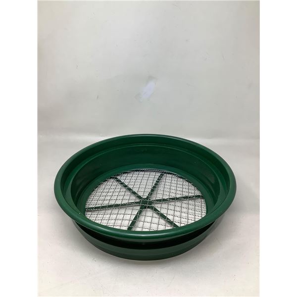 SE Patented Stackable 13-1/4" Sifting Pan, Mesh Size 1/2" - GP2-12