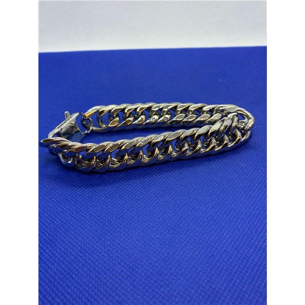 Mens Heavy 14 mm wide Silver Cubana link style bracelet