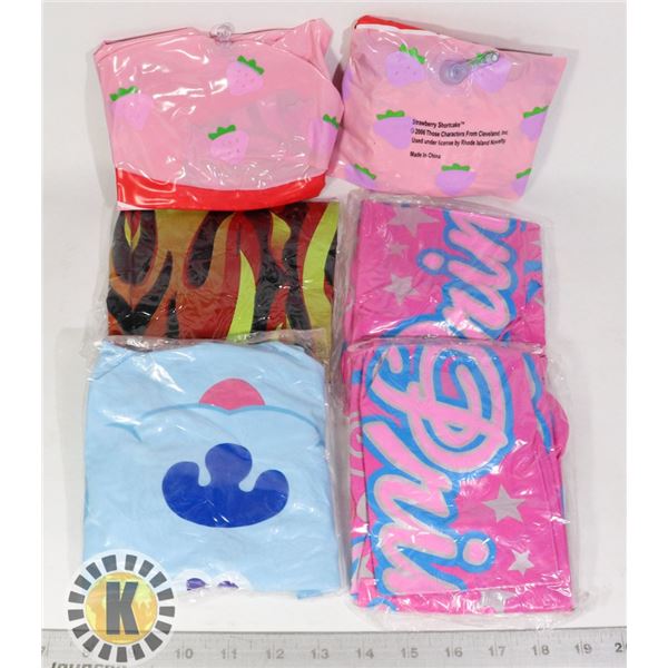BAG OF INFLATABLE BEACH TOYS