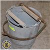 Image 1 : VINTAGE METAL WASH BUCKET
