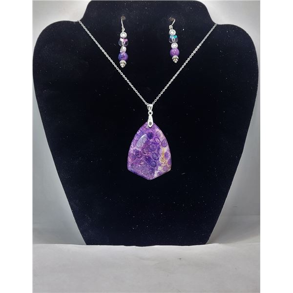 17) CHEVRON SHAPED NATURAL CHRISHANEMUM