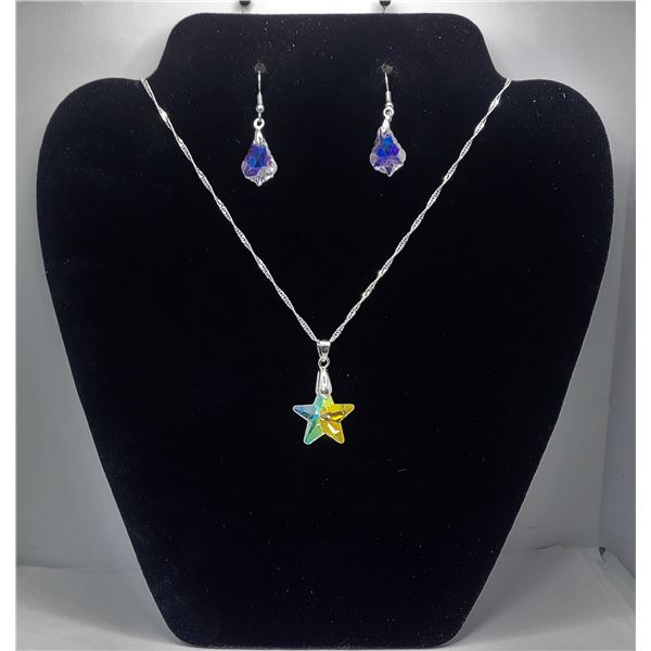 12) SWAROVSKI CRYSTAL STAR PENDANT ON A 20"