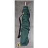 Image 1 : DARK GREEN PATIO UMBRELLA COMES IN CARRY BAG