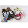 Image 1 : SHOES KIDS US SIZE 34 PAIR OF 2 ASSORTED COLORS
