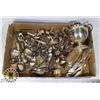 Image 1 : FLAT OF VINTAGE SILVERPLATED AND OTHER COLLECTOR