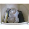 Image 2 : SMALL CAT KENNEL WITH FOOD BOWLS, ETC.