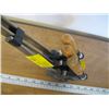 Image 2 : 3 WOOD CLAMPS