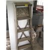 Image 2 : 5' WOODEN STEP LADDER & A SMALL 2 STEP LADDER