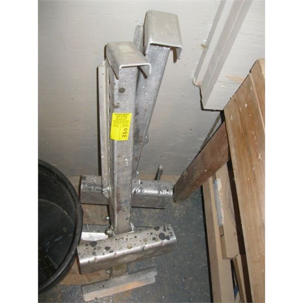 PAIR OF LADDER JACKS