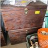 Image 1 : 2 WOODEN STORAGE BOXES