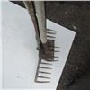 Image 2 : BUNDLE OF GARDEN TOOLS