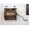 Image 1 : Vintage Clothes Wringer