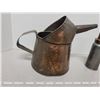 Image 5 : GSW 1 quart oil pitcher & 1 vintage squirt can