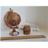 Image 1 : Wood 3D puzzles. Globe with instructions and a wooden barrel.