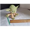 Image 2 : Yoda Bobble head, movable arms. Funko 2009 Star Wars Ultra Stylized master Yoda.