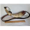 Image 5 : Very antique gun powder horn with a leather strap and wooden plug. Excellent condition.