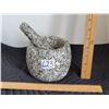 Image 1 : Heavy granite bowl and pestle.