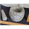 Image 2 : Heavy granite bowl and pestle.