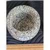 Image 3 : Heavy granite bowl and pestle.