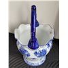 Image 4 : Blue and white china basket.