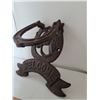 Image 4 : Cast iron pineapple door stop & Cast iron Welcome Horse & Shoe door knocker.