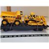 Image 5 : Caterpillar 5 car train & track. Crawler tractor and truck. Battery operated. Works good.