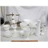Image 2 : 17 Pieces of Vintage Milk Glass