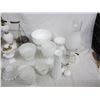Image 5 : 17 Pieces of Vintage Milk Glass