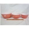 Image 1 : Set of 3 Matching Pink Pyrex Mixing Bowls