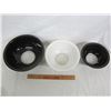 Image 2 : Lot of 3 Pyrex Nesting Bowls 2 black 1 white