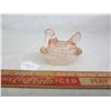 Image 2 : Rare Pink Depression Glass Chicken on Nest