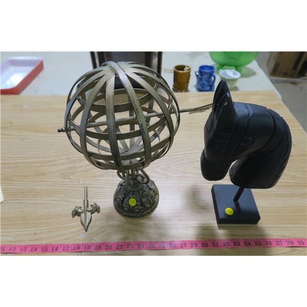 Standing Decorations X2 Horse and Globe